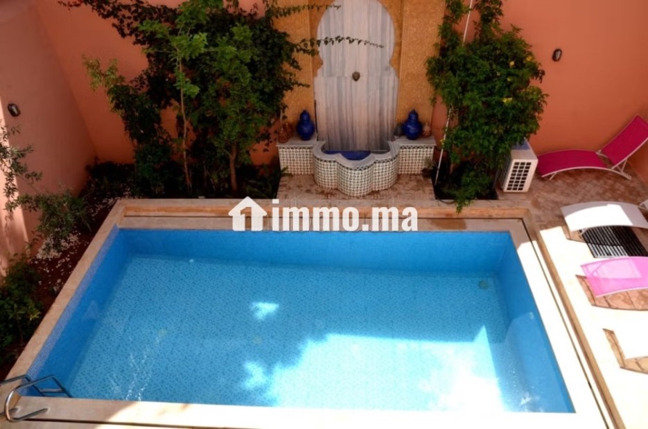 Superbe villa à louer à Route de Safi.
Surface totale 250 m².
Bien meublé - Location Immobilier - Marrakech - photo 2