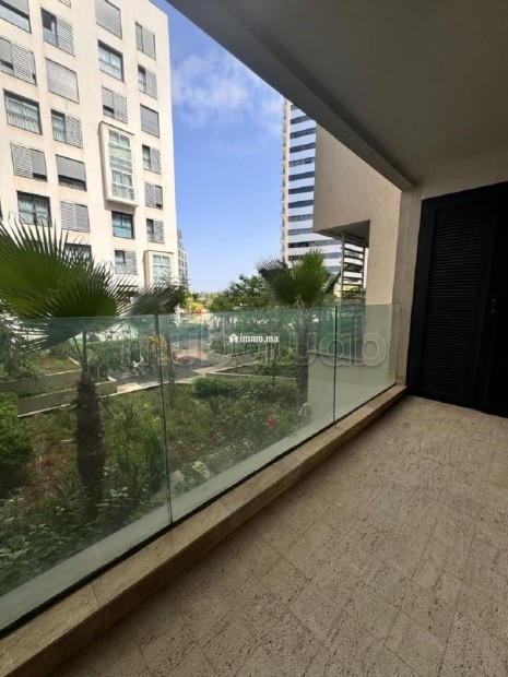 Location d'un appartement à Casablanca Finance City. 3 pièces. Avec ascenseur et espace vert - Location Immobilier - Casablanca - photo 1