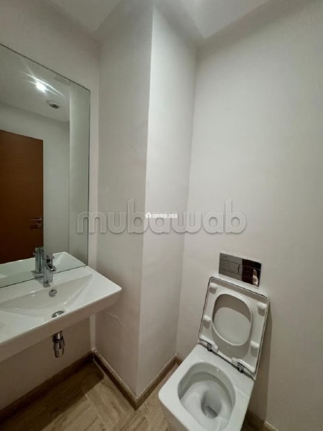 Location d'un appartement à Casablanca Finance City. 3 pièces. Avec ascenseur et espace vert - Location Immobilier - Casablanca - photo 6