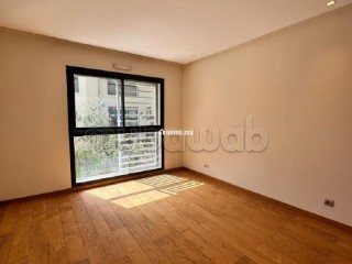 Location d'un appartement à Casablanca Finance City. 3 pièces. Avec ascenseur et espace vert - Appartement à louer - Casablanca