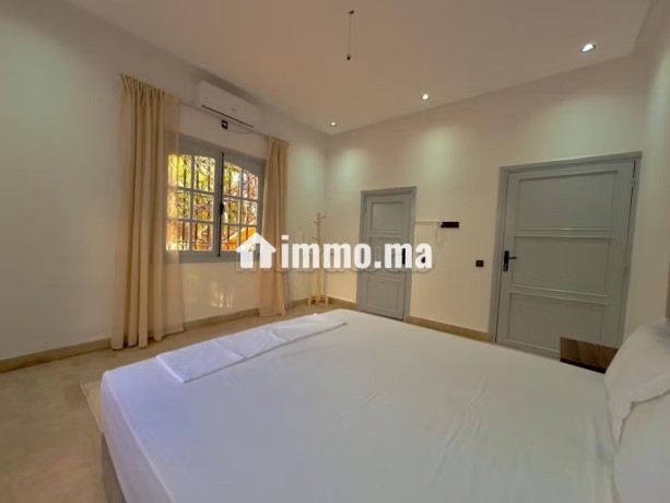 maison-de-luxe-a-louer-a-route-de-fez-2-pieces-residence-avec-concierge-climatisation-generale-big-11