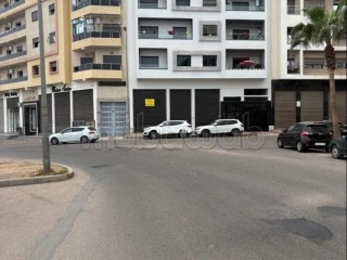 Garage à louer ou à vendre a Berrechid quartier Berkor pres de l hotel Hospitalite - Appartement à vendre - Berrechid
