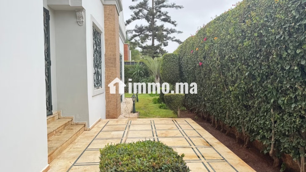 Maison de luxe à vendre dans une résidence a côté de Mosquée Al hamd à Californie. 4 pièces confortables. Jardin et terrasse - Vente Immobilier - Casablanca - photo 2