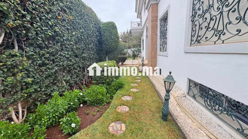 Maison de luxe à vendre dans une résidence a côté de Mosquée Al hamd à Californie. 4 pièces confortables. Jardin et terrasse - Vente Immobilier - Casablanca - photo 3