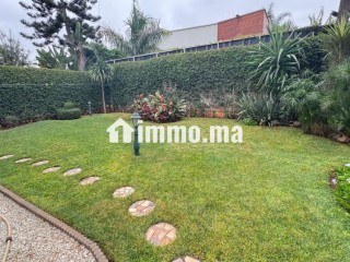 Maison de luxe à vendre dans une résidence a côté de Mosquée Al hamd à Californie. 4 pièces confortables. Jardin et terrasse - Maison à vendre - Casablanca