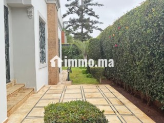 Maison de luxe à vendre dans une résidence a côté de Mosquée Al hamd à Californie. 4 pièces confortables. Jardin et terrasse - Maison à vendre - Casablanca
