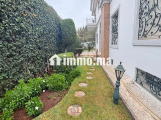 Maison de luxe à vendre dans une résidence a côté de Mosquée Al hamd à Californie. 4 pièces confortables. Jardin et terrasse - Maison à vendre - Casablanca