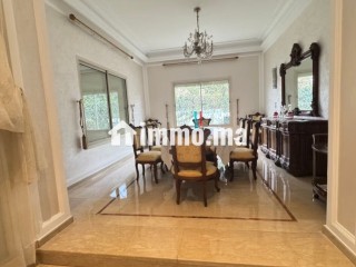 Maison de luxe à vendre dans une résidence a côté de Mosquée Al hamd à Californie. 4 pièces confortables. Jardin et terrasse - Maison à vendre - Casablanca
