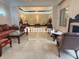 Maison de luxe à vendre dans une résidence a côté de Mosquée Al hamd à Californie. 4 pièces confortables. Jardin et terrasse - Maison à vendre - Casablanca