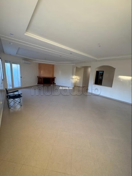 Bel appartement en location à Riyad Extension. Surface totale 220 m². Cheminée et climatisation - Location Immobilier - Rabat - photo 3
