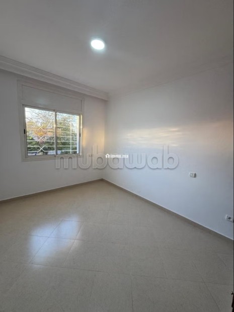 Bel appartement en location à Riyad Extension. Surface totale 220 m². Cheminée et climatisation - Location Immobilier - Rabat - photo 7