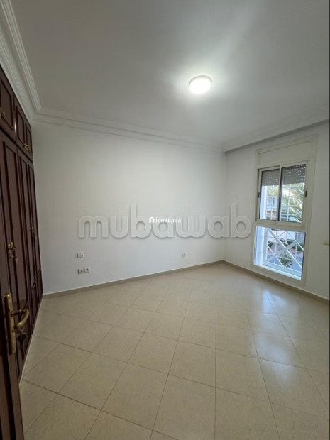 Bel appartement en location à Riyad Extension. Surface totale 220 m². Cheminée et climatisation - Location Immobilier - Rabat - photo 8