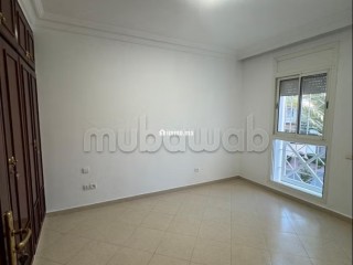 Bel appartement en location à Riyad Extension. Surface totale 220 m². Cheminée et climatisation - Appartement à louer - Rabat