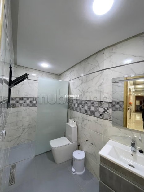 Location d'un appartement à Larache. 2 pièces. Salon Marocain et antenne parabolique - Vente Immobilier - Larache - photo 8