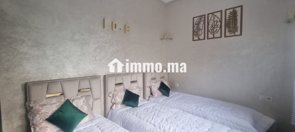 Appartement de vacances à louer en Centre ville.
Surface de 97 m².
Porte blindée et système de double vitrage - Vente Immobilier - El Jadida - photo 7