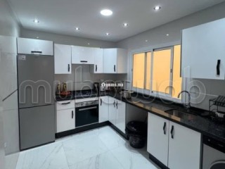 Appartement de vacances à louer en Centre ville.
Surface de 97 m².
Porte blindée et système de double vitrage - Appartement à vendre - El Jadida