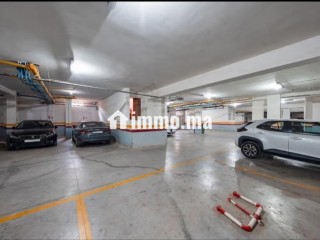 Appartement de vacances à louer en Centre ville.
Surface de 97 m².
Porte blindée et système de double vitrage - Appartement à vendre - El Jadida