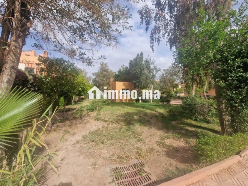 Villa de haut standing à vendre à Masmoudi. 4 chambres agréables. Jardin et terrasse - Vente Immobilier - Marrakech - photo 8