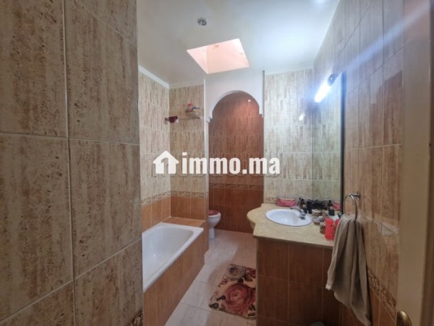 villa-de-haut-standing-a-vendre-a-masmoudi-4-chambres-agreables-jardin-et-terrasse-big-15