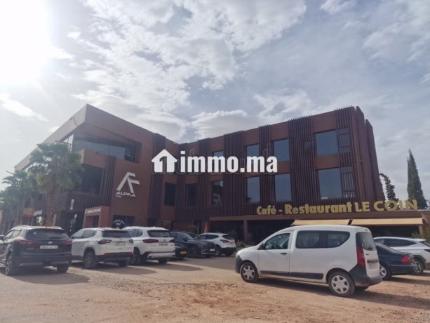 villa-de-haut-standing-a-vendre-a-masmoudi-4-chambres-agreables-jardin-et-terrasse-big-2