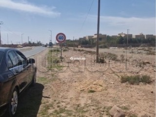 Vente de terrain à Route Amizmiz.
Surface de 10000 m² - Terrain à vendre - Marrakech