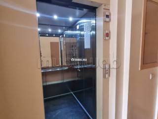 Location d'un appartement à Hay Massira. Surface de 96 m². Avec ascenseur et espace vert - Appartement à louer - Agadir