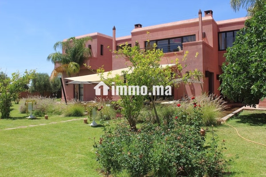Grande villa édifié sur un luxuriant jardin arboré - Location Immobilier - Marrakech - photo 1