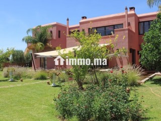 Grande villa édifié sur un luxuriant jardin arboré - Villa à louer - Marrakech