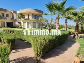 Location saisonnière villa haut standing à Route de l'Ourika.
Superficie 10500 m².
Antenne parabolique et sécurité - Villa à vendre - Marrakech