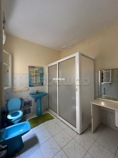 Appartement de vacances à louer à Al Mandar Al Jamil. Surface de 80 m². Antenne parabolique, résidence sécurisée - Vente Immobilier - Tanger - photo 2
