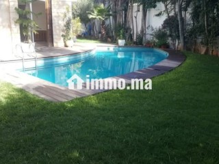 Villa de haut standing à louer à Oasis.
Superficie 900 m².
Salon traditionnel marocain, résidence sécurisée - Villa à louer - Casablanca