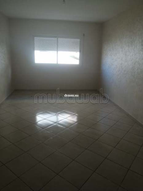 Bel appartement en location à Ezzohor. Surface totale 110 m². Porte sécurisée - Location Immobilier - El Jadida - photo 2