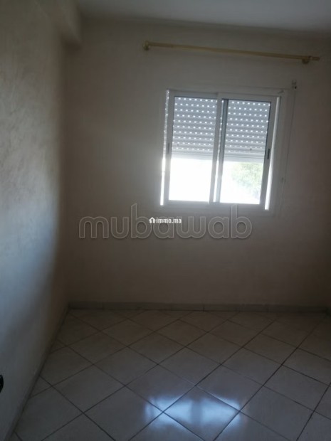 Bel appartement en location à Ezzohor. Surface totale 110 m². Porte sécurisée - Location Immobilier - El Jadida - photo 8