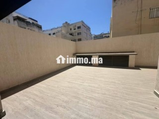 Vente d'un bel appartement avec terrasse à Bourgogne Ouest. 2 grandes pièces. Terrasse et ascenseur - Appartement à vendre - Casablanca