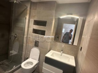 Vente d'un bel appartement avec terrasse à Bourgogne Ouest. 2 grandes pièces. Terrasse et ascenseur - Appartement à vendre - Casablanca