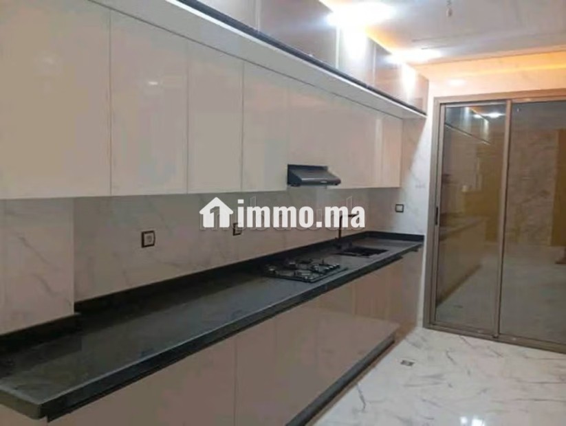 Appartement à l'achat à Hamria. 3 chambres. Porte blindée, sécurité - Vente Immobilier - Meknes - photo 1