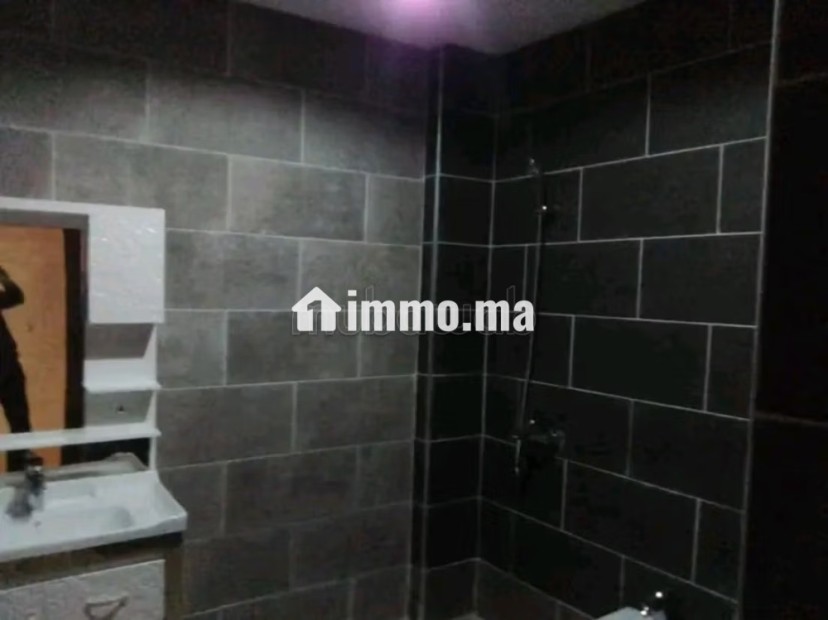 Appartement à vendre à Hamria.
Superficie 116 m².
Ascenseur et stationnement - Vente Immobilier - Meknes - photo 6