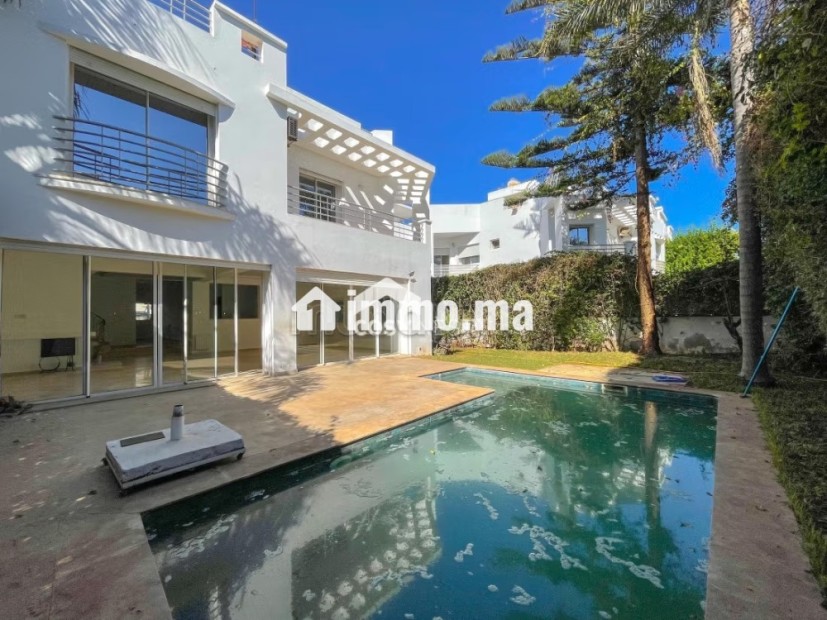 Superbe villa à louer à Ain Diab. Surface de 450 m². Places de parking et terrasse - Location Immobilier - Casablanca - photo 1