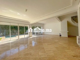 Superbe villa à louer à Ain Diab. Surface de 450 m². Places de parking et terrasse - Villa à louer - Casablanca