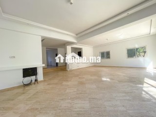 Superbe villa à louer à Ain Diab. Surface de 450 m². Places de parking et terrasse - Villa à louer - Casablanca