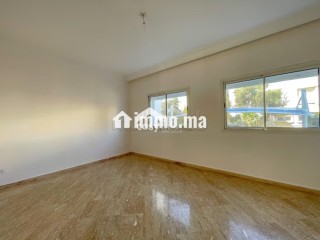 Superbe villa à louer à Ain Diab. Surface de 450 m². Places de parking et terrasse - Villa à louer - Casablanca