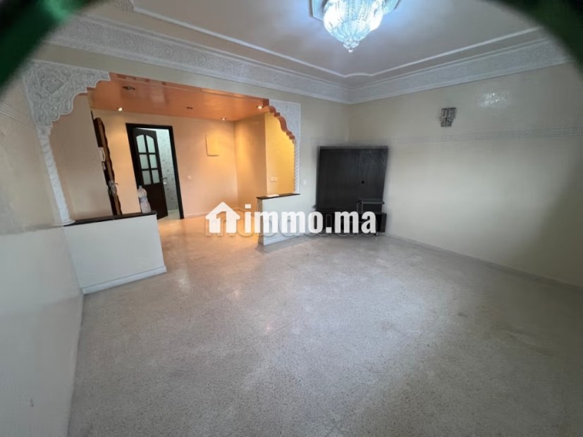 Très bel appartement en location à Harhoura. 2 chambres. Salon traditionnel et porte blindée - Location Immobilier - Temara - photo 2