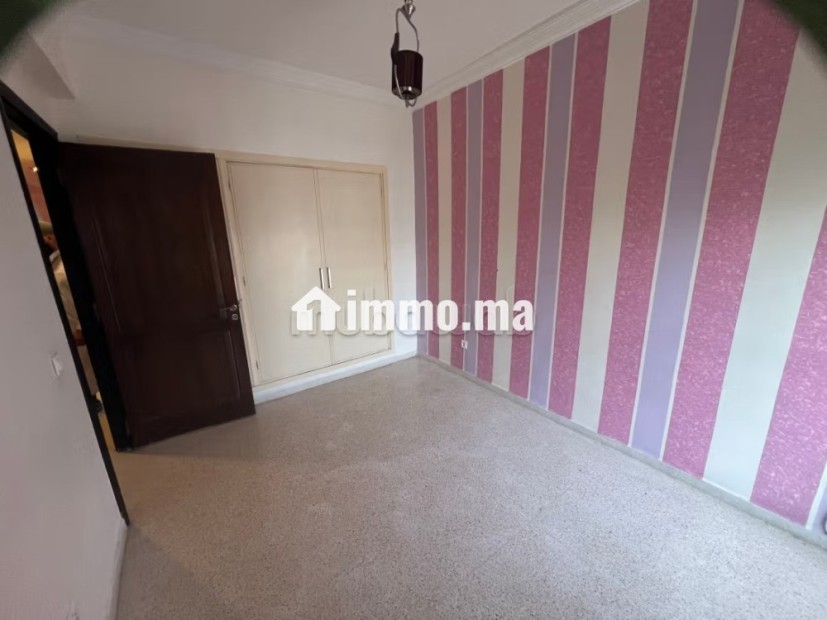 Très bel appartement en location à Harhoura. 2 chambres. Salon traditionnel et porte blindée - Location Immobilier - Temara - photo 7