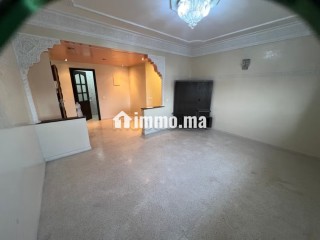 Très bel appartement en location à Harhoura. 2 chambres. Salon traditionnel et porte blindée - Appartement à louer - Temara