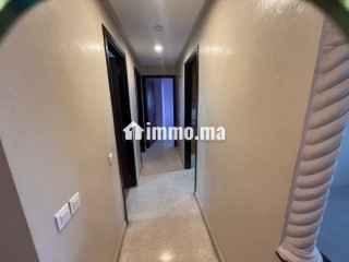 Très bel appartement en location à Harhoura. 2 chambres. Salon traditionnel et porte blindée - Appartement à louer - Temara
