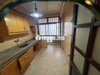Très bel appartement en location à Harhoura. 2 chambres. Salon traditionnel et porte blindée - Appartement à louer - Temara