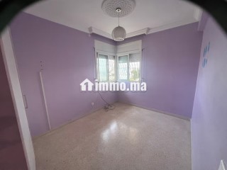 Très bel appartement en location à Harhoura. 2 chambres. Salon traditionnel et porte blindée - Appartement à louer - Temara