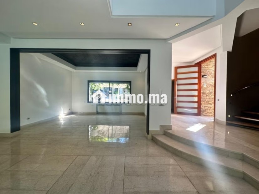 Magnifique villa à louer à Ain Diab. 4 chambres agréables. Cheminée et climatisation - Location Immobilier - Casablanca - photo 7