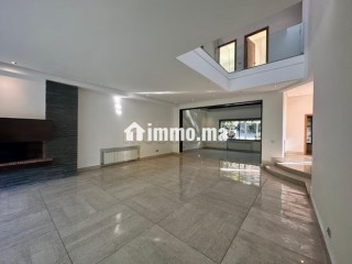 Magnifique villa à louer à Ain Diab. 4 chambres agréables. Cheminée et climatisation - Villa à louer - Casablanca