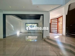 Magnifique villa à louer à Ain Diab. 4 chambres agréables. Cheminée et climatisation - Villa à louer - Casablanca